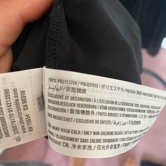 Hollister Pleated blouse - Picture 9 of 9